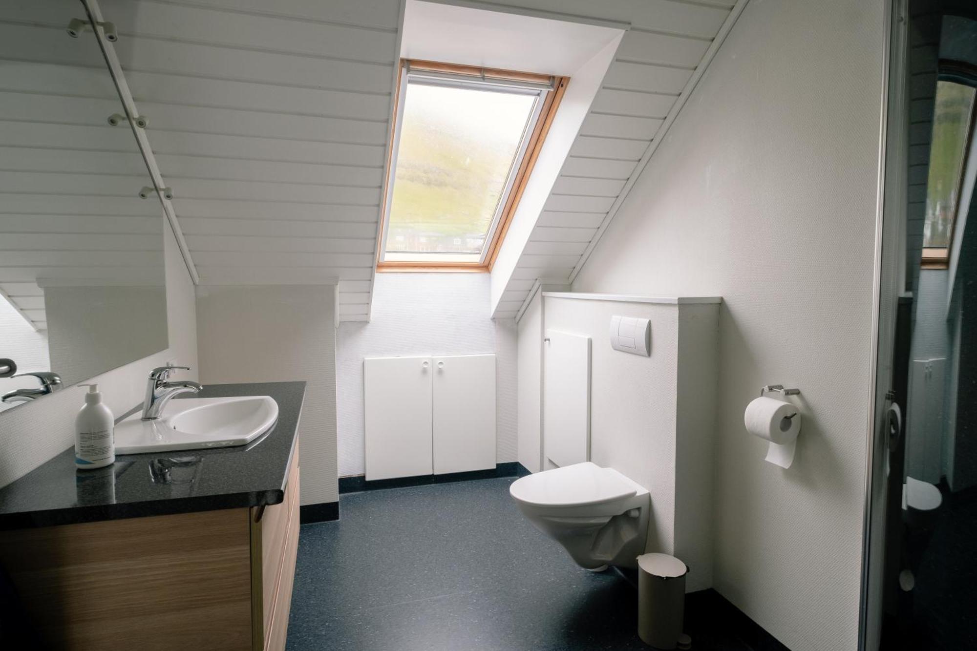 Spacious City Center Home By The Sea Klaksvik Exterior photo
